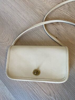 Vintage Coach Crossbody Bag Cream Leather Turn Lock USA Made Minimalist Purse